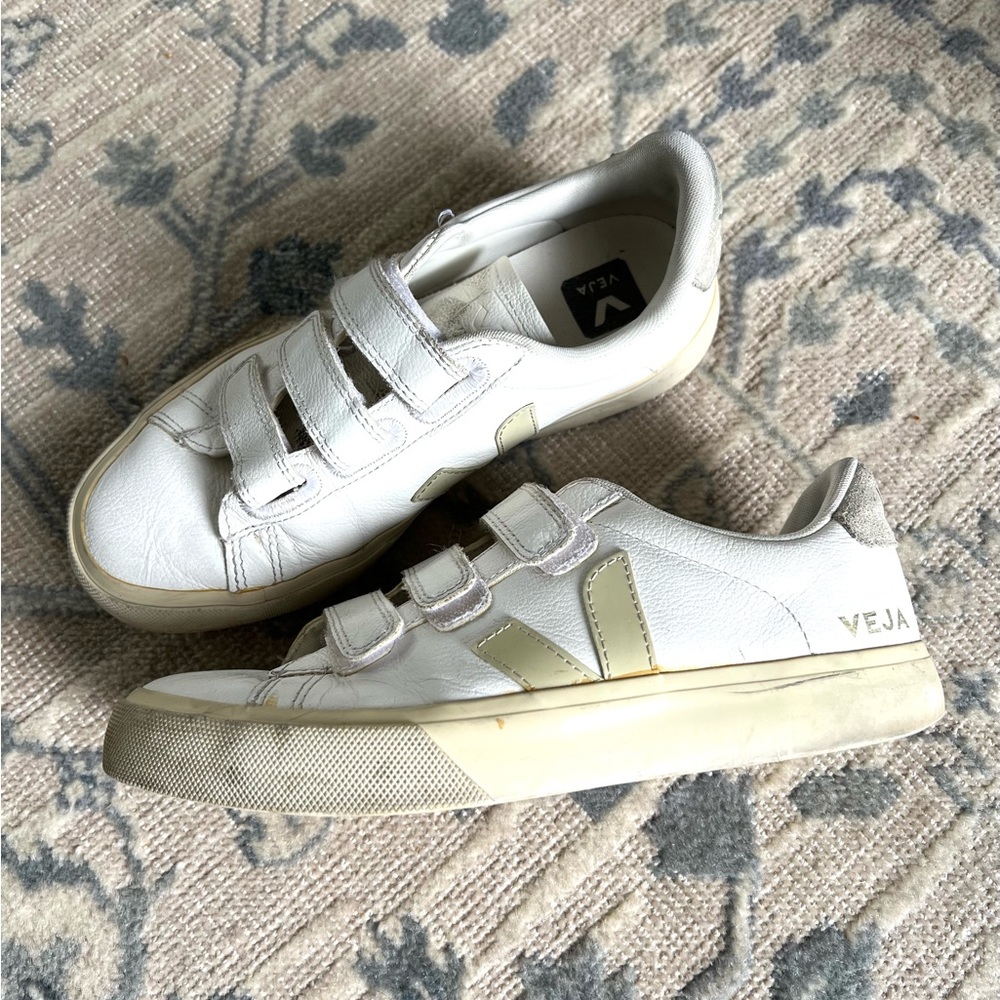 Veja Women’s Velcro Shoes, white prierre natural, size W8 or 8US